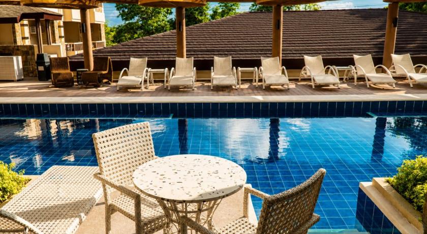 Image of Grand Premier Pool Access 6