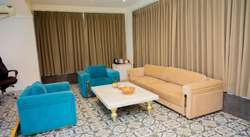 Urvi Banquets & Guest House - image 5