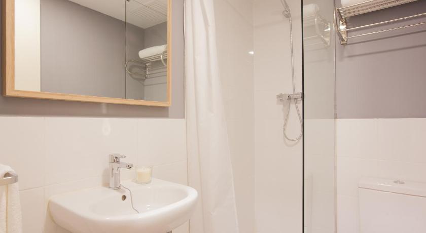 Click&Flat Europa Fira Apartments photo