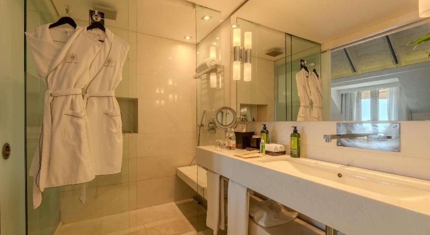 รูปของImperial Amaral King Suite with Terrace and Spa Bath - Ocean View 2