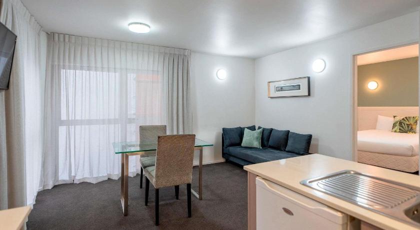 Image of 2 Bedroom Apartment with Kitchen 5