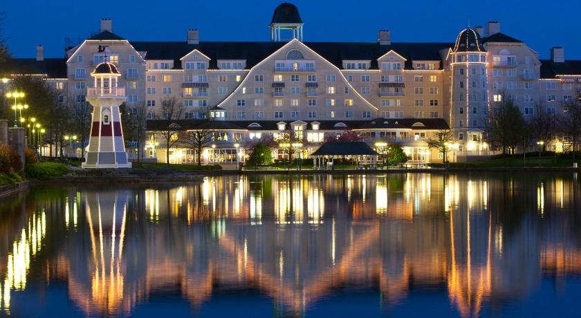 Disney's Newport Bay Club®