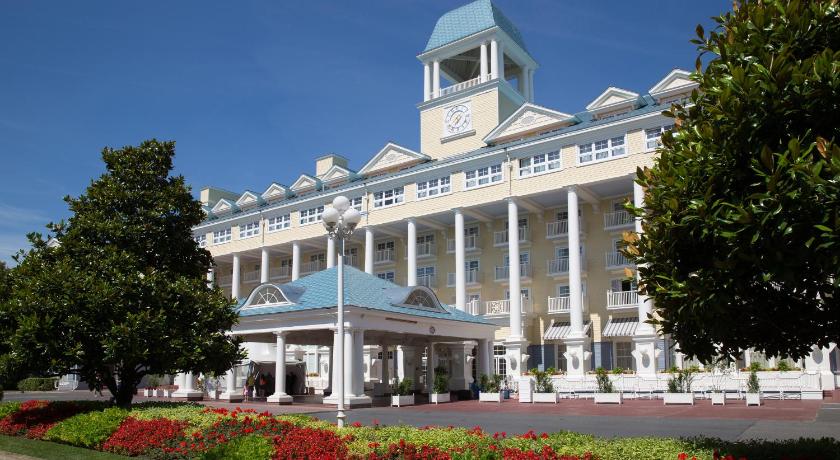 Disney's Newport Bay Club®