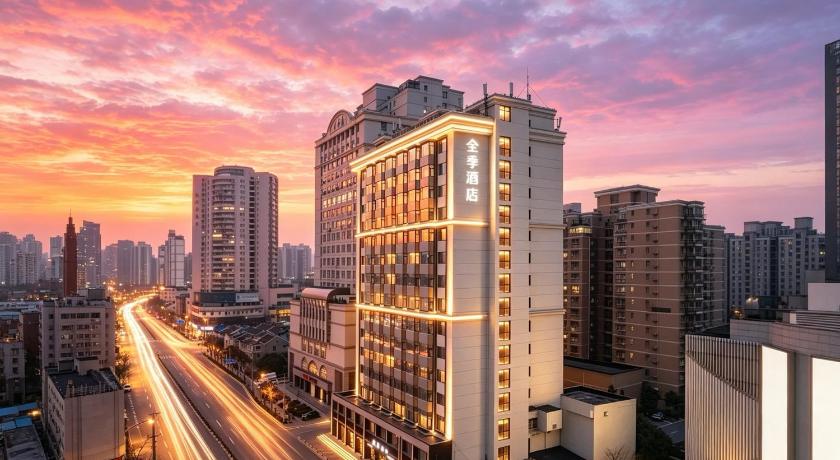 Ji Hotel Shanghai Lujiabang Road Metro Station