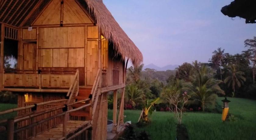 Tampilan Aska Bamboo House