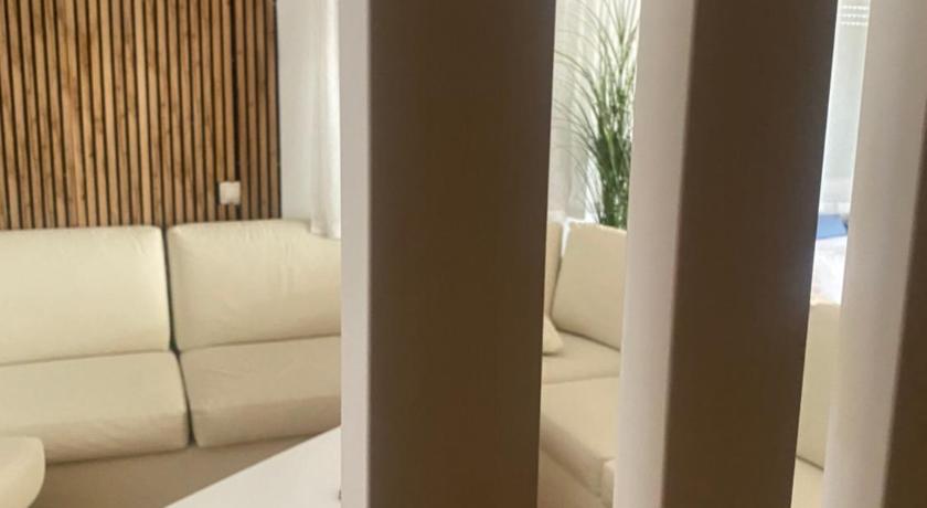 Nr1 White appartment w Luxury BA between Train St. and DT
