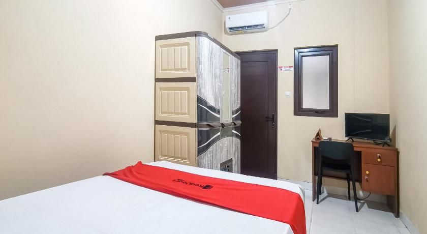 RedDoorz near RS Sari Asih Karawaci - image 12