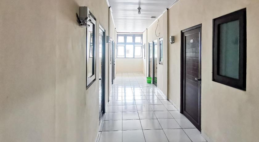 RedDoorz near RS Sari Asih Karawaci - image 5