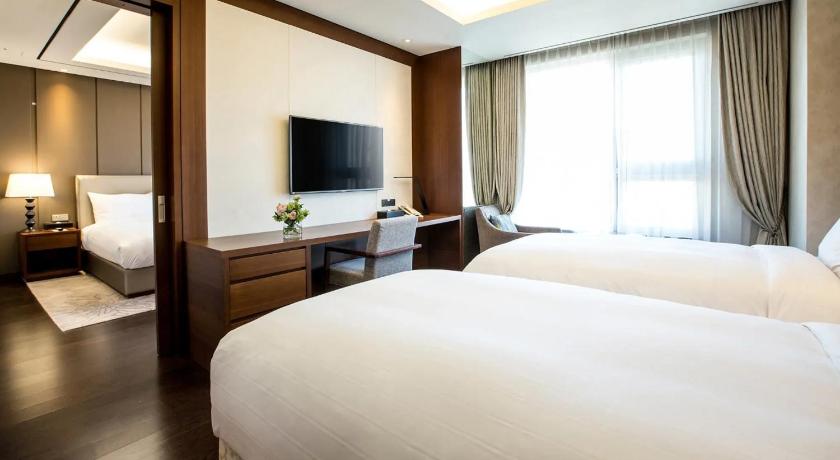 Image of Superior Suite Family Triple Room 1