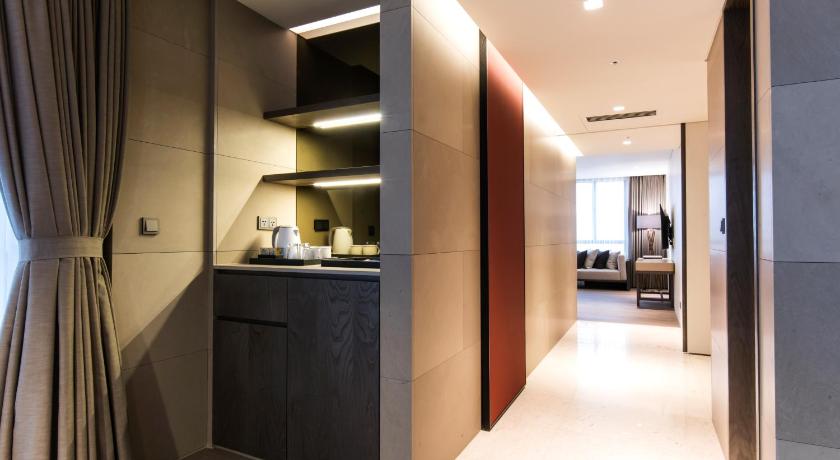 Image of Executive Suite 12
