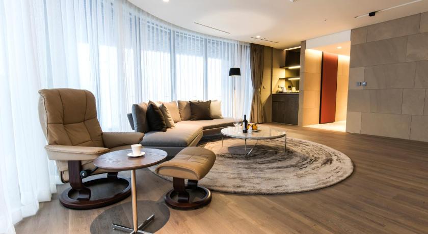 Image of Executive Suite 4