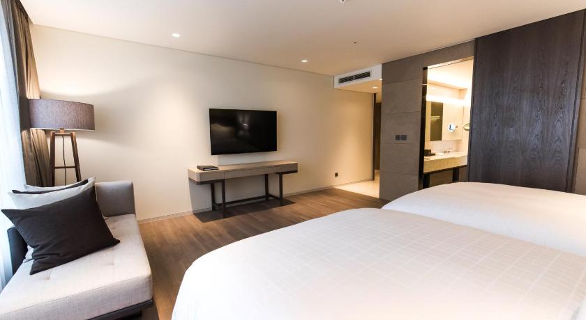 Image of Executive Suite 7