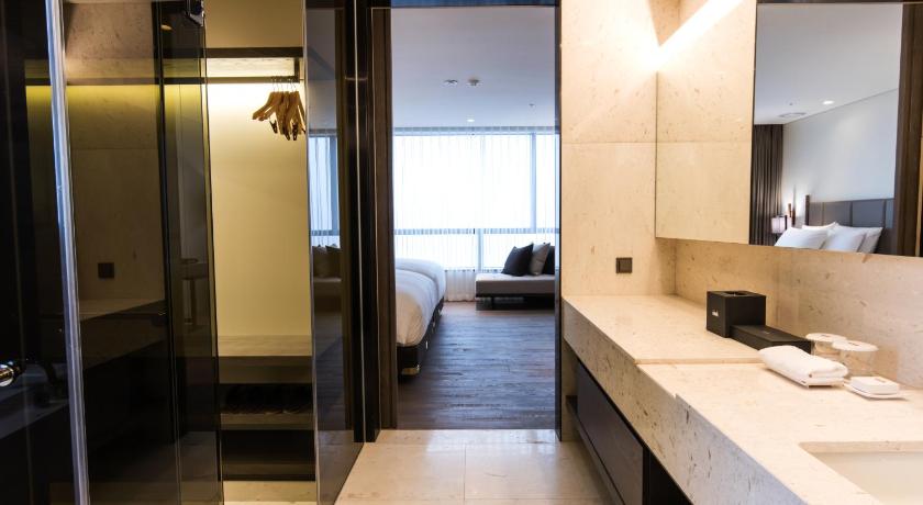 Image of Executive Suite 10