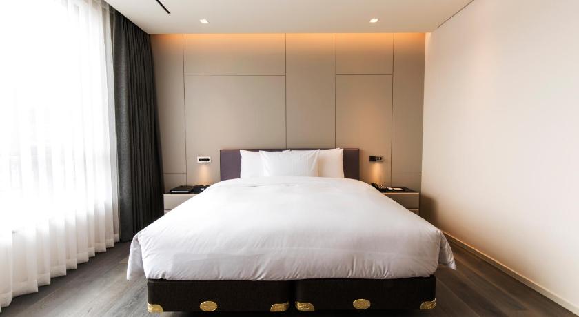 Image of Pool Suite 9