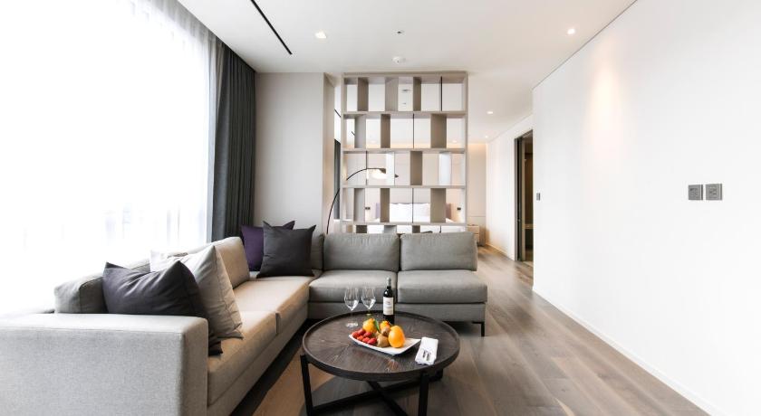 Image of Pool Suite 6