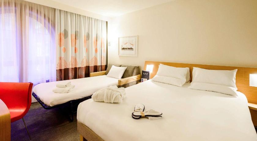 Image of Executive Room with 1 Queen Bed and a Sofa Bed 1
