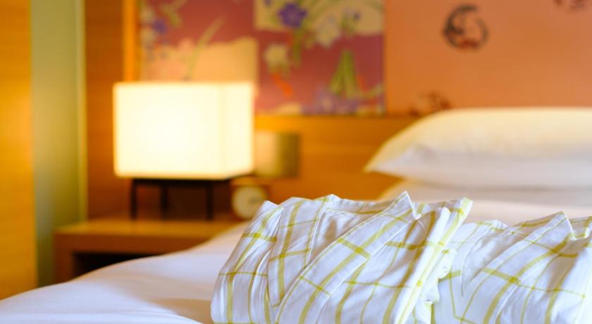 Image of 2 Twin Beds 1