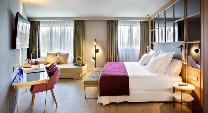 a bedroom with a bed and a dresser, Barcelo Emperatriz Hotel in Madrid