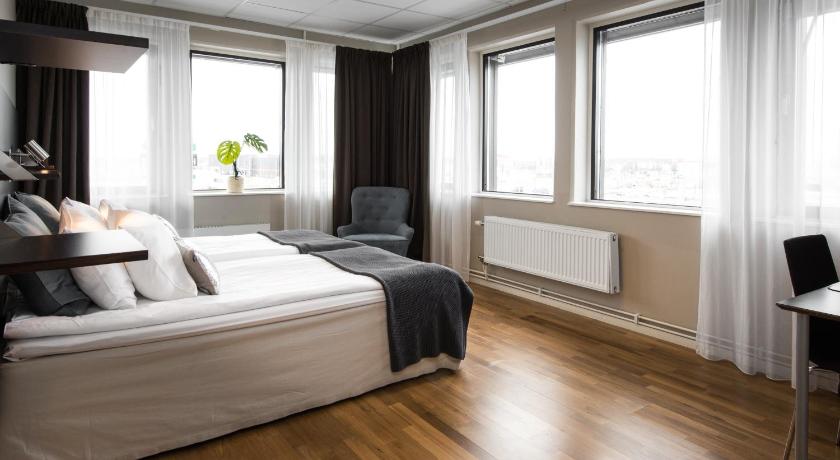 Image of Small Family Room 0