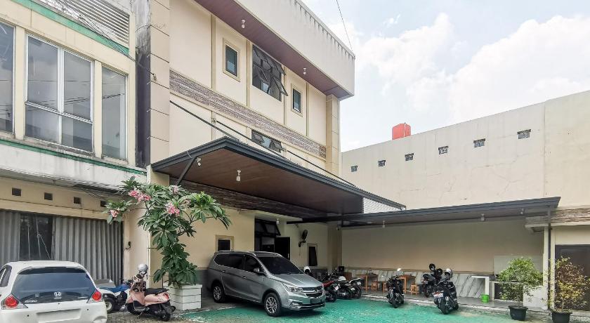 RedDoorz near RS Sari Asih Karawaci - image 4