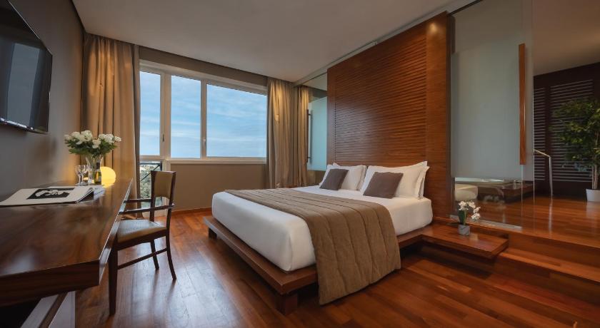 Image of King Suite With Spa Bath 0