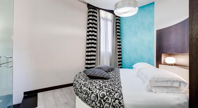 Image of King Suite with Round Bed, Sofa Bed and Hot Tub 0