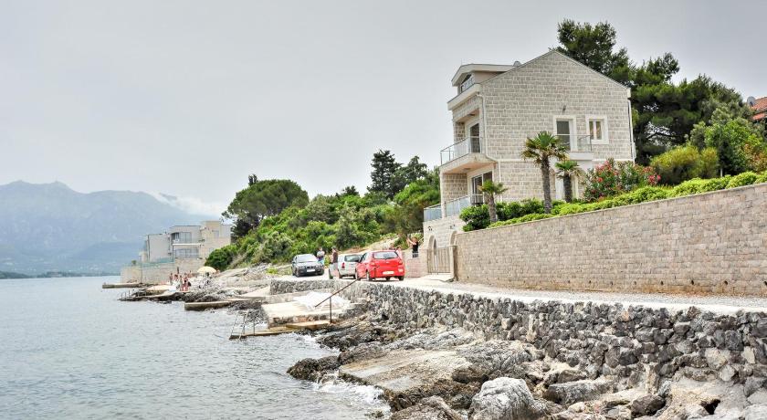 Leut Apartments photo