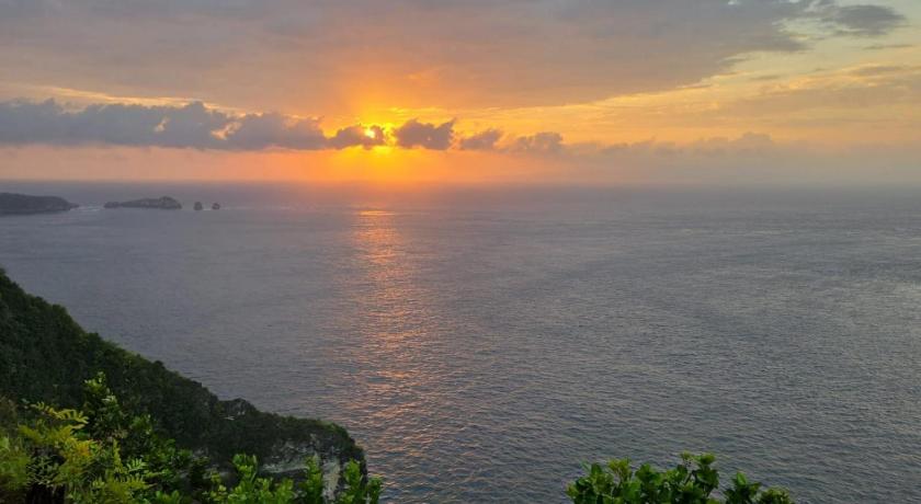 Suwehan Beach Cliff House - image 28