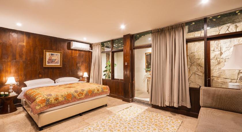 The Corduroy Hotel - image 30