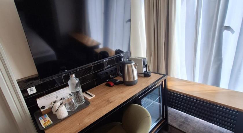 The 8 Hotel Budapest - image 10