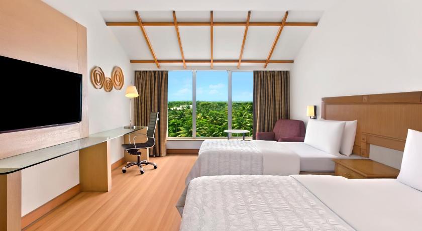Deluxe Guest room, 2 Twin, City view