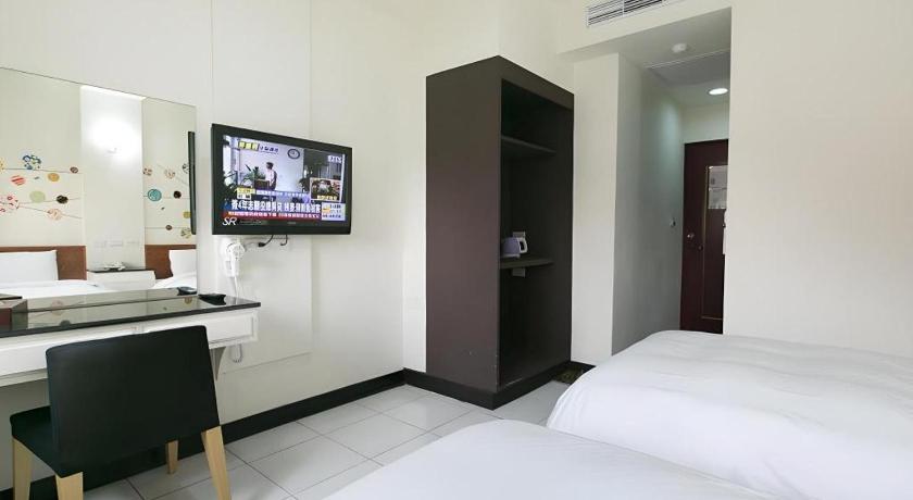 E Moon Hotel - image 2
