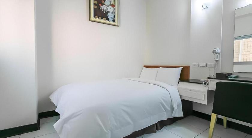 E Moon Hotel - image 12