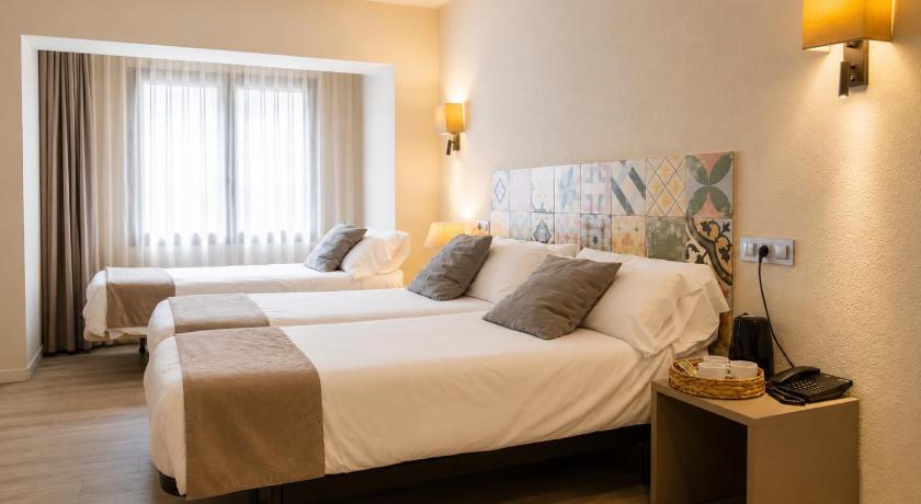 Image of Triple Room 1