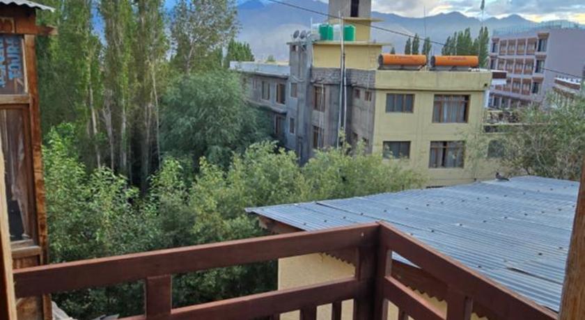 Hotel The White Yak - image 12