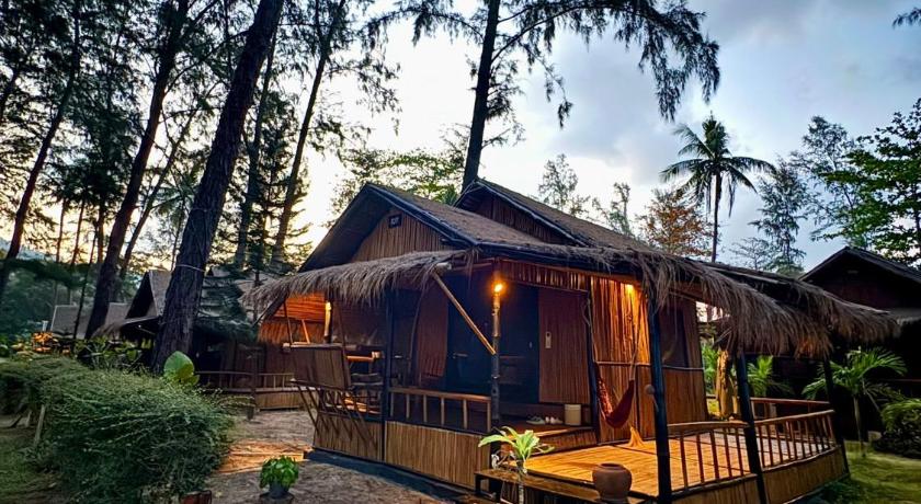Eco Lanta Hideaway Beach Resort - image 9