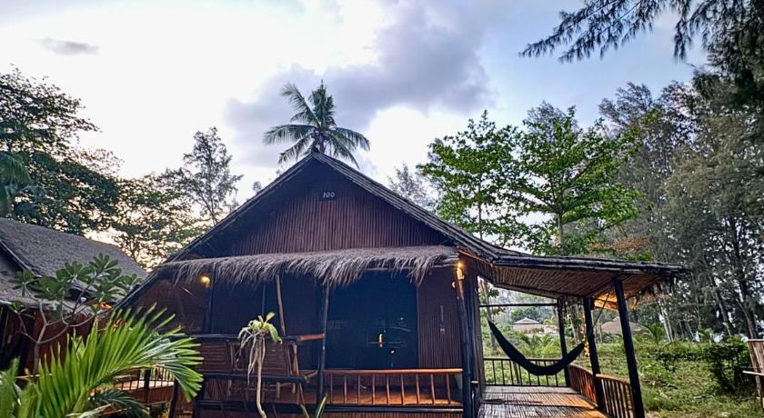 Eco Lanta Hideaway Beach Resort - image 14