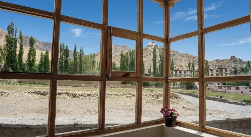 Green View Hotel - image 9