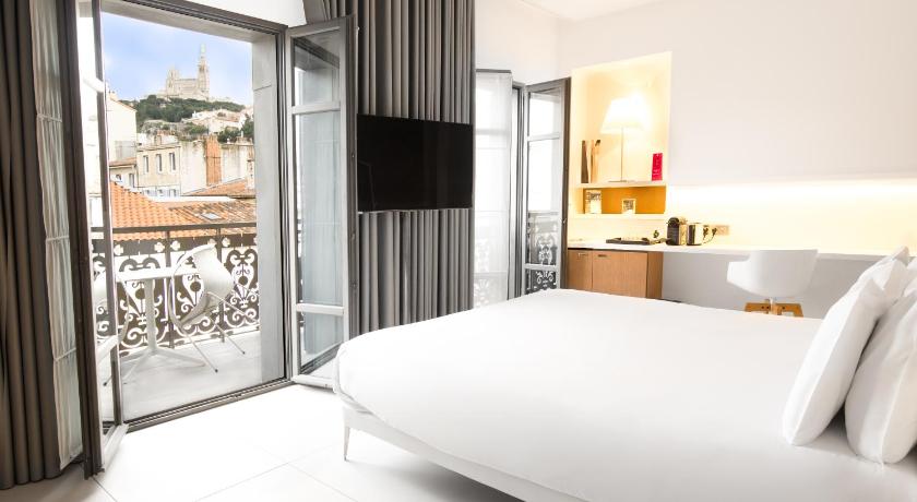 C2 Hotel