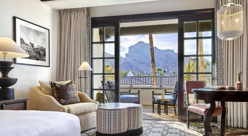 Image of Grand Mountain View Room 1 King Bed 0