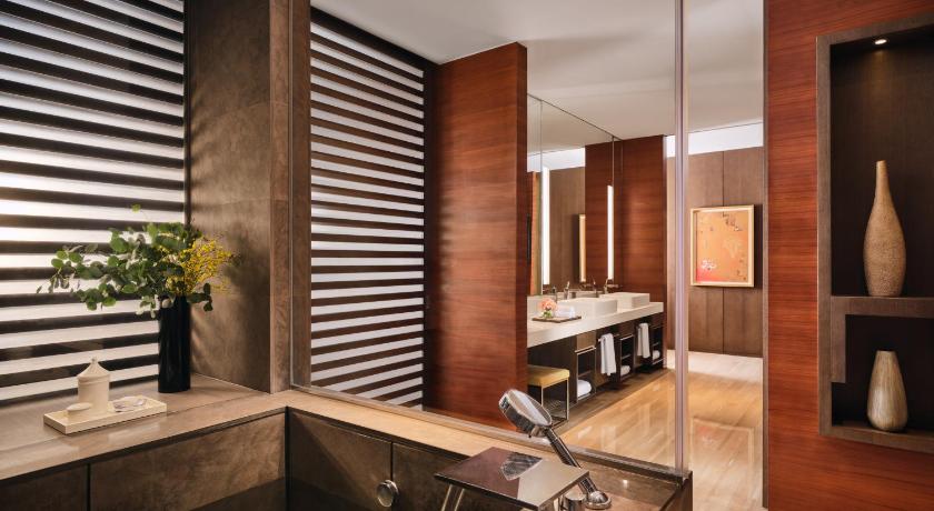 Image of Executive Suite 11