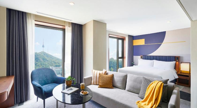 Image of 1 Bedroom Suite Mountain View Lounge Access 0