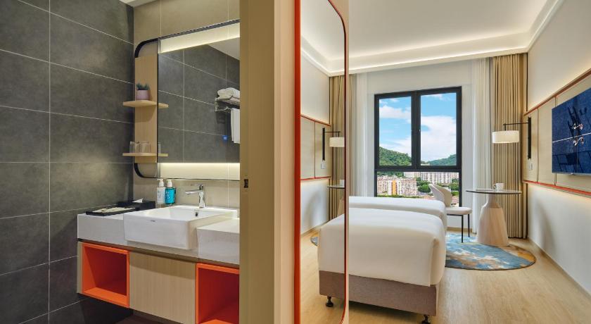 Image of Harris Room Twin 1