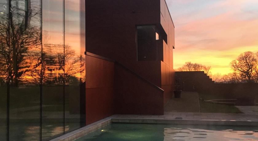 Ockenden Manor Hotel & Spa photo