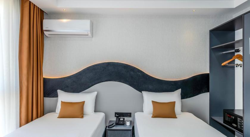 Image of Deluxe Twin Room 11