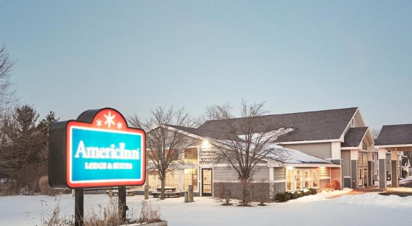 AmericInn by Wyndham Douglas/Saugatuck