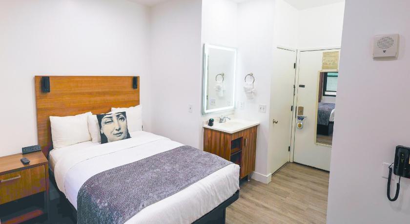 Szoba kétszemélyes ággyal (Full Bed) fotója 6