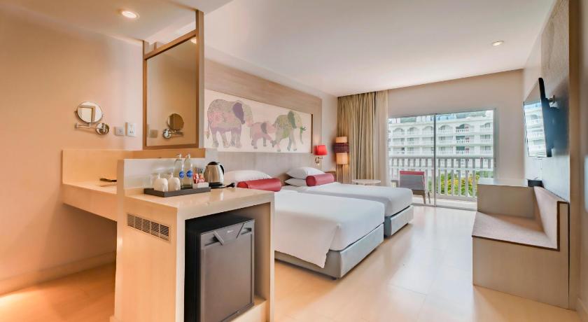 Image of Deluxe Room, City View, 2 Twin Beds 1