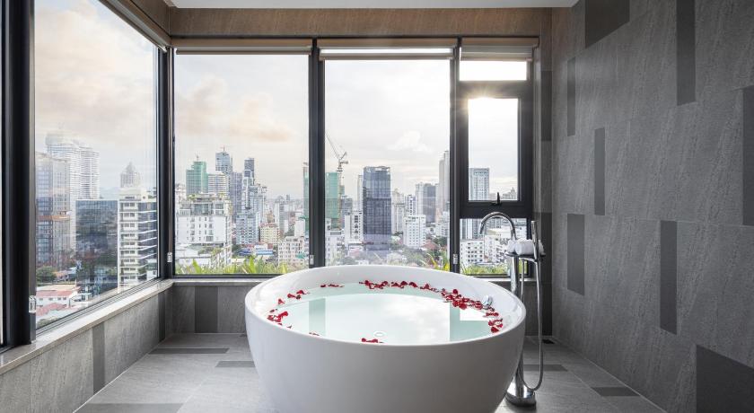 Living and Dining Above the City at Bassac Signature - image 4