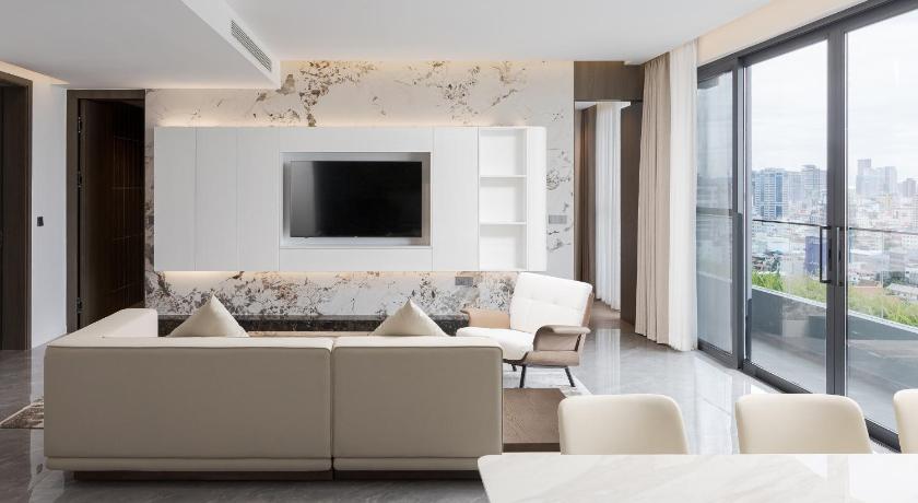 Living and Dining Above the City at Bassac Signature - image 5